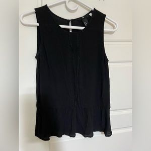 H&M BLACK SLEEVELESS PEPLUM TOP